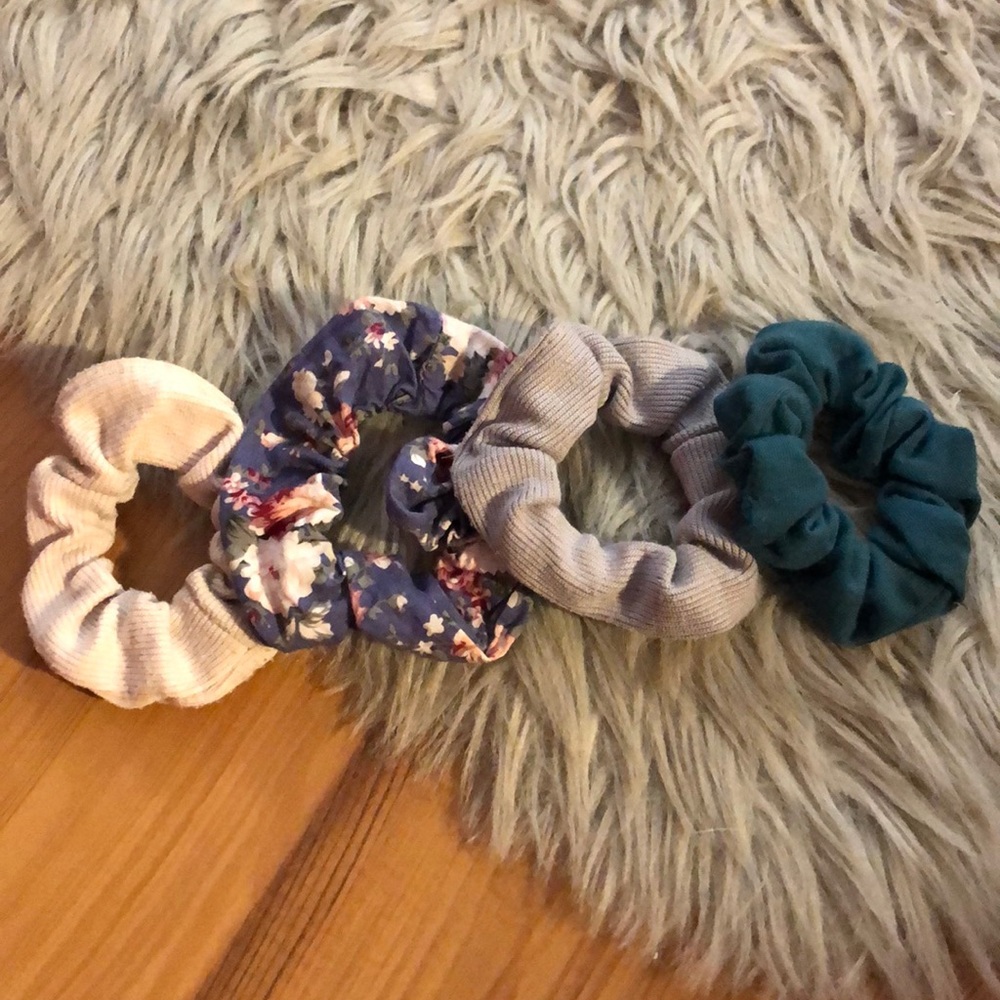 4/$8 Scrunchie Set